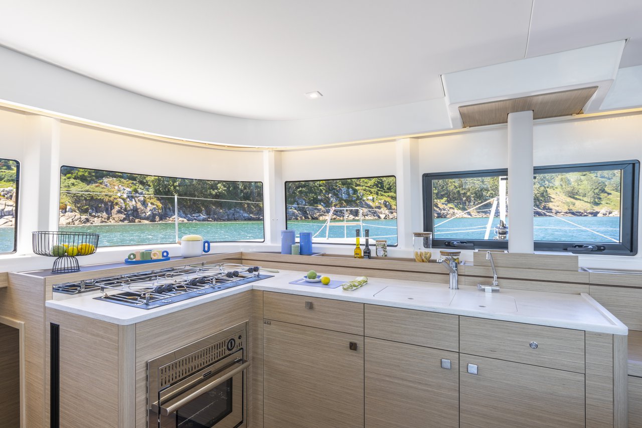 Lagoon 43 - 4 + 1 cab. — photo 14