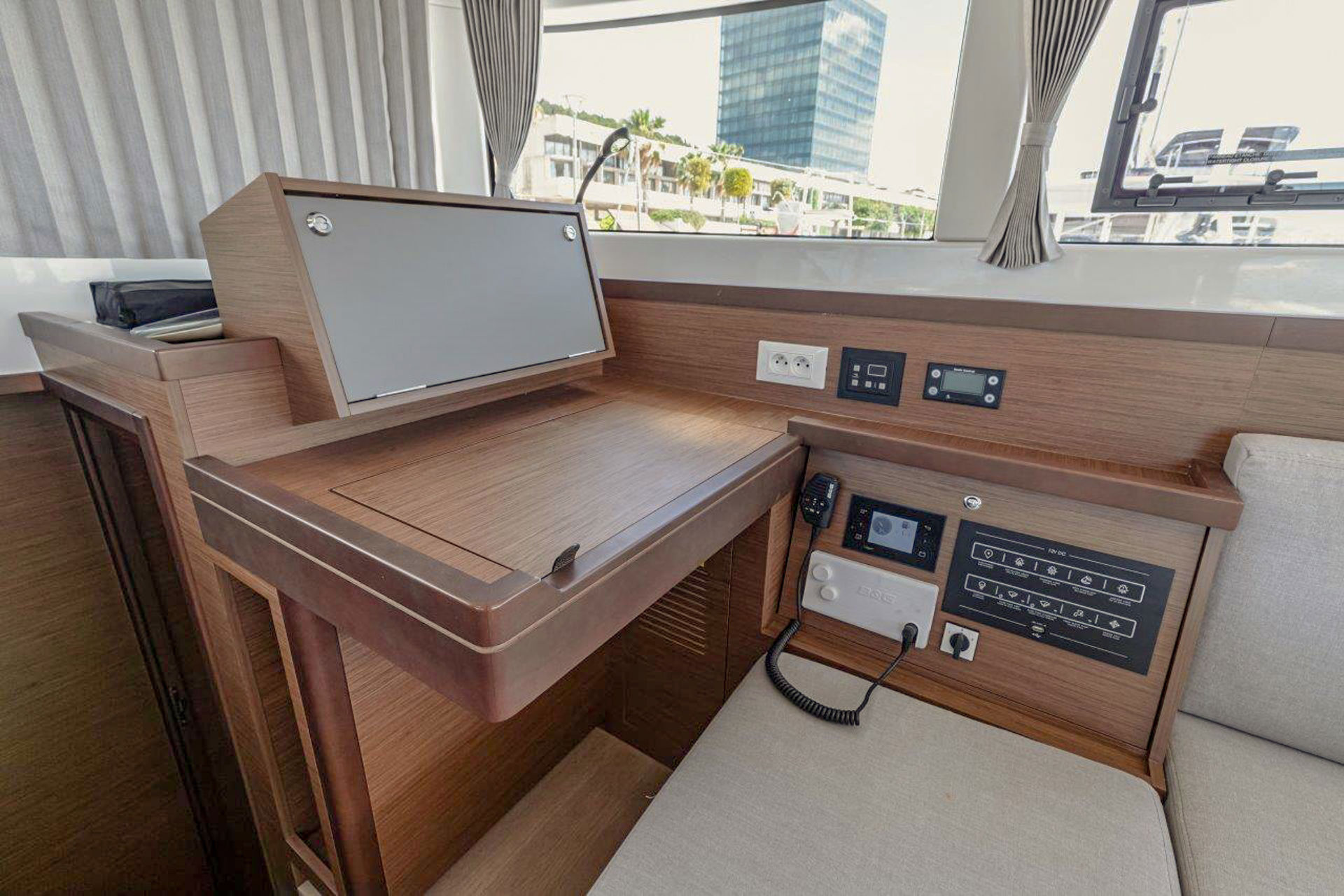 Lagoon 40 - 4 + 2 cab — photo 20