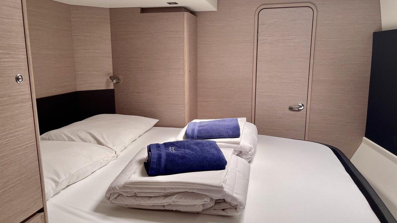 Photo #32 - Dufour 48 Catamaran - 5 + 1 cab. (LoveMarine) en Pirovac - 43659