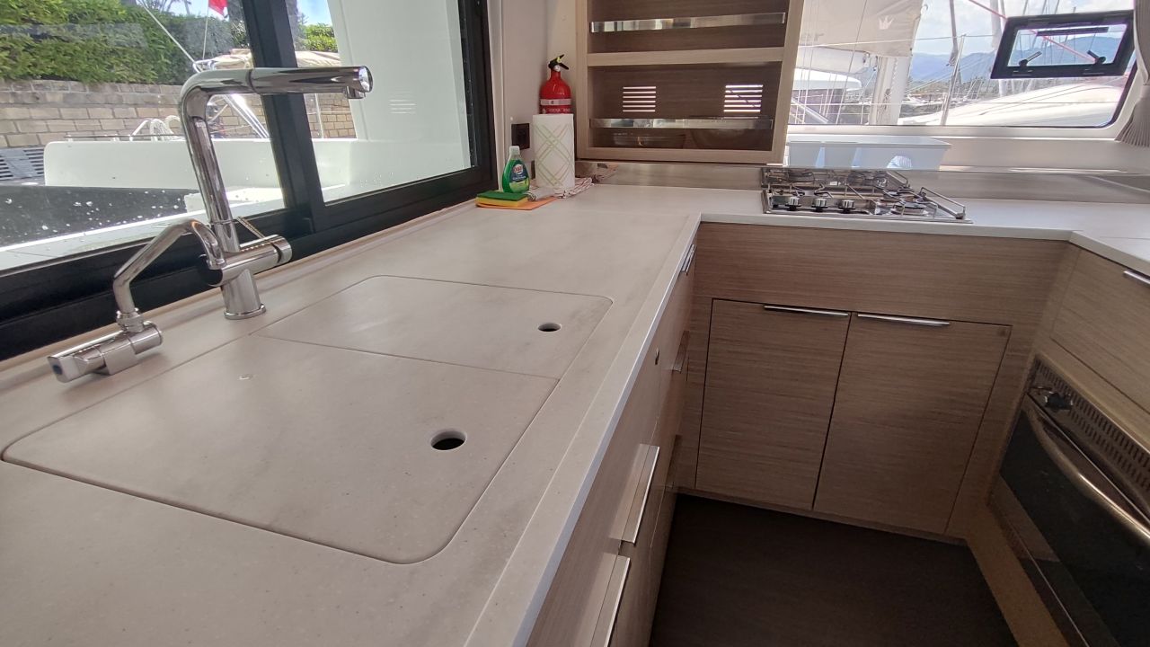 Lagoon 46 - 4 + 2 cab. — photo 12