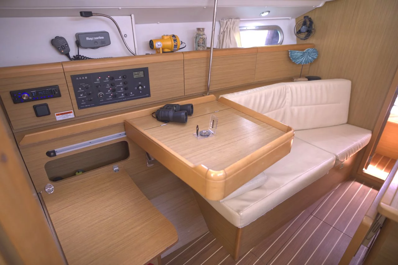 Sun Odyssey 36i (Candy)  - 17