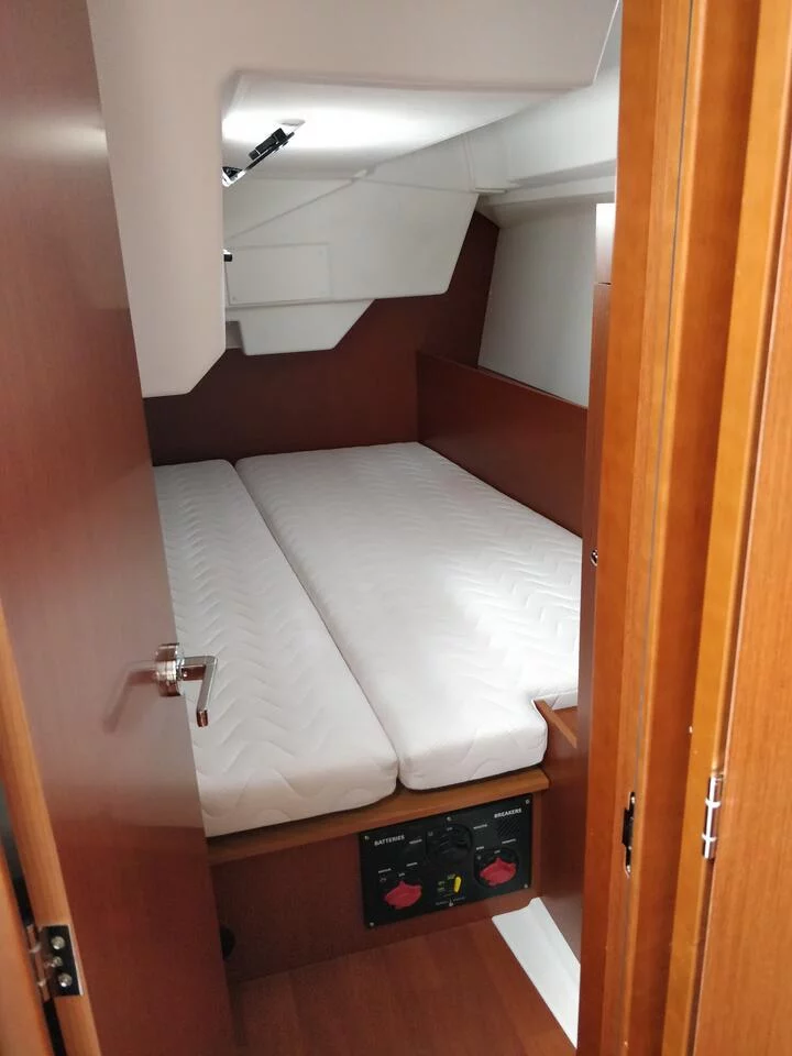 Oceanis 43 (Queen Ann)  - 9