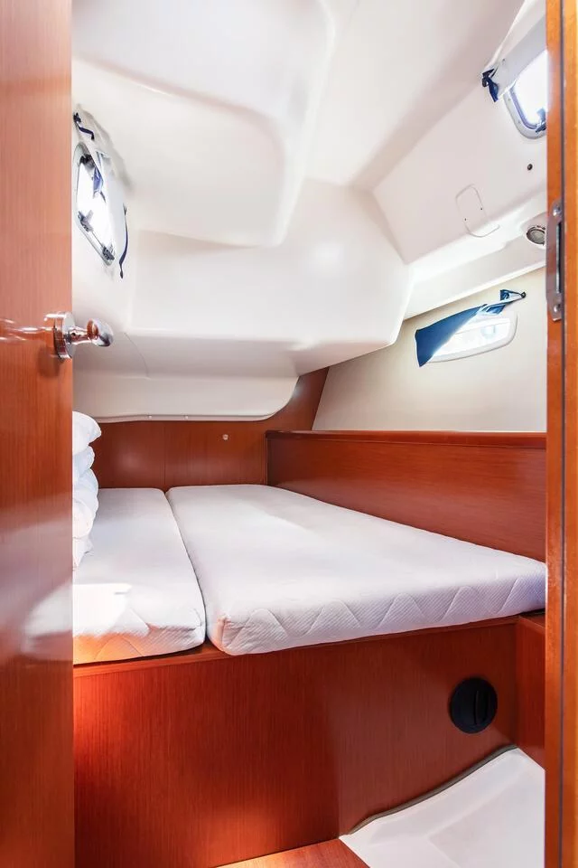 Oceanis 43 (Queen Ann)  - 10