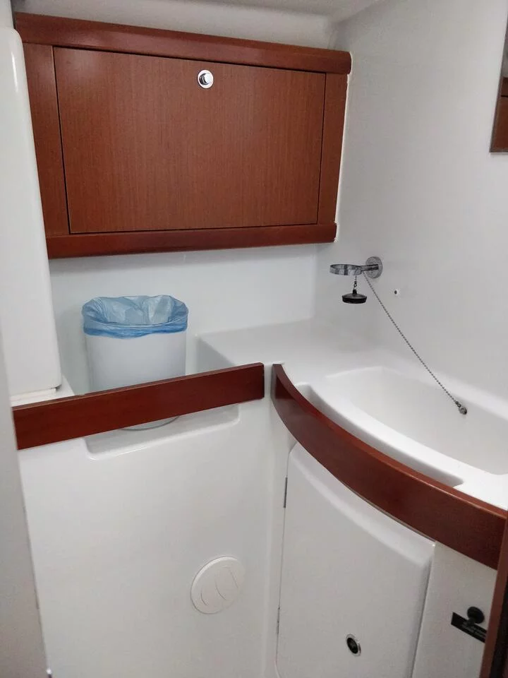 Oceanis 43 (Queen Ann)  - 14