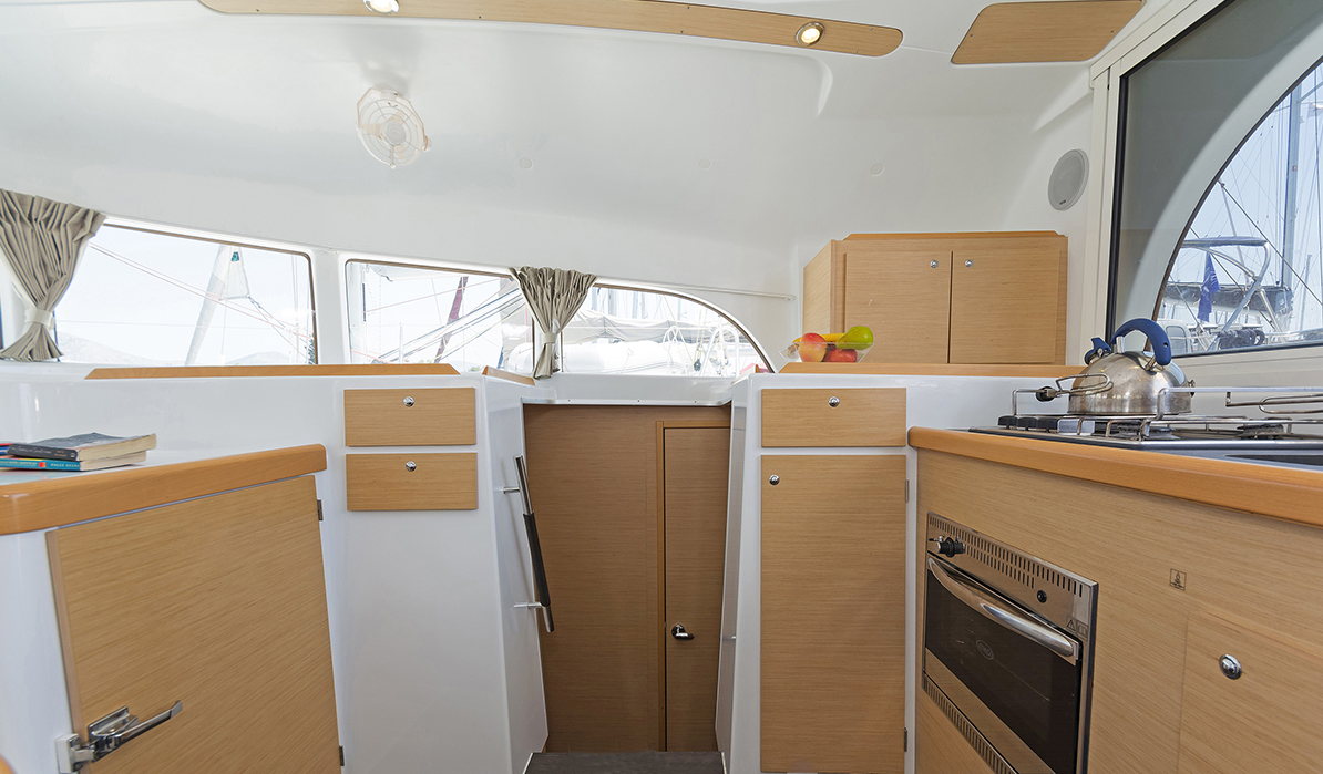 Photo #11 - Lagoon 380 S2 - 4 + 2 cab. (Bellevue) in Atene - 43748
