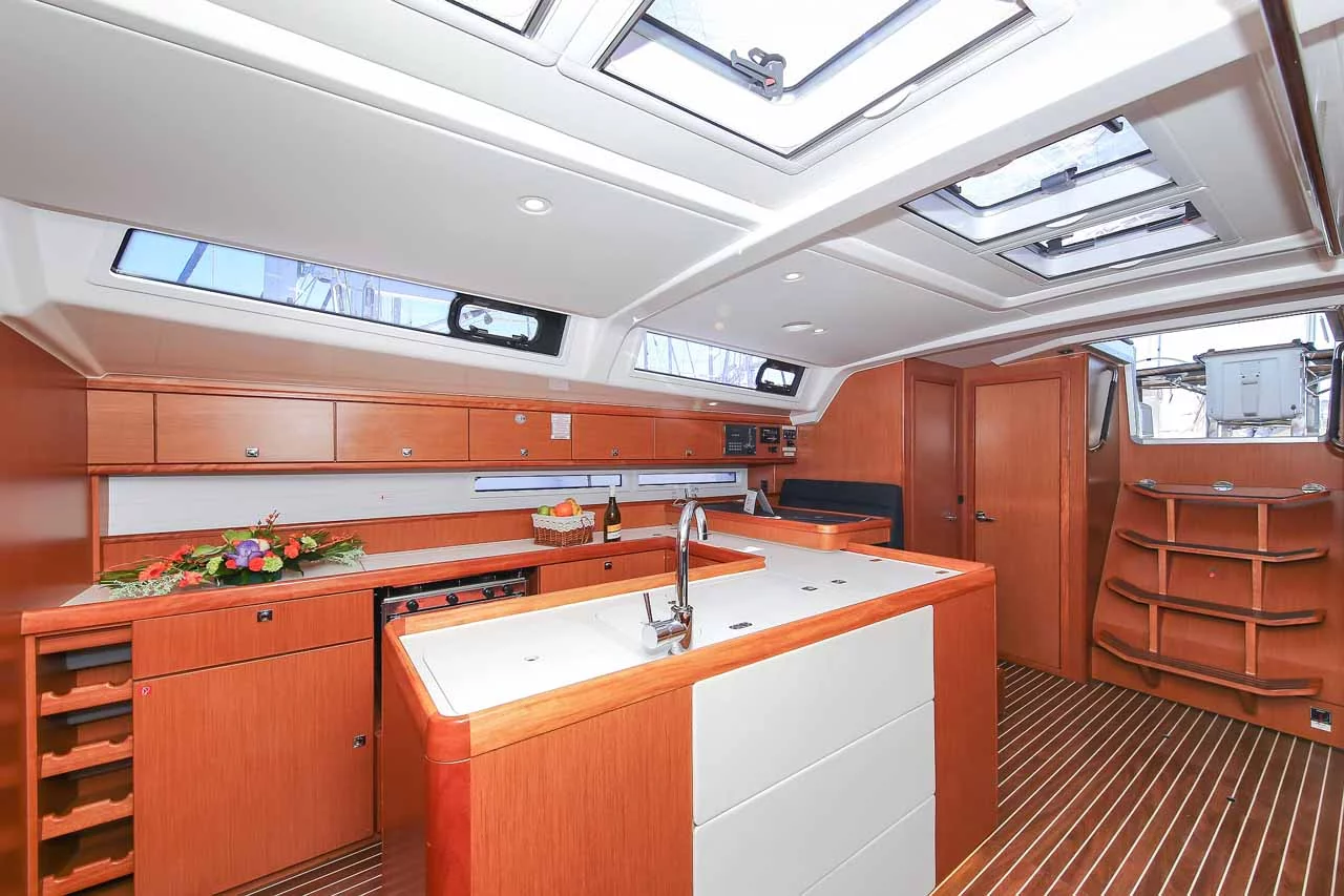 Bavaria Cruiser 56 - 5 + 1 cab. (Domo)  - 12