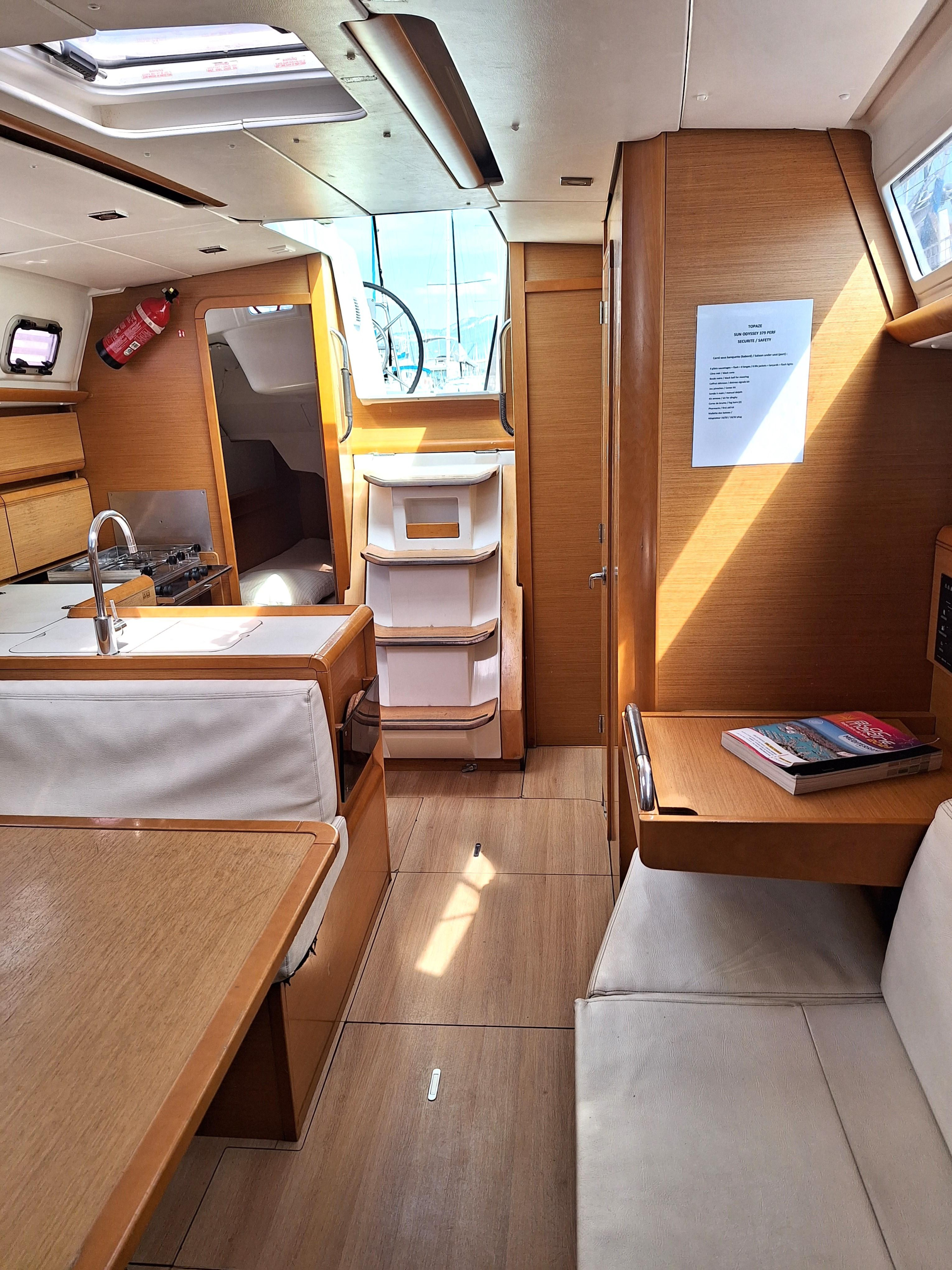 Sun Odyssey 379 — photo 8