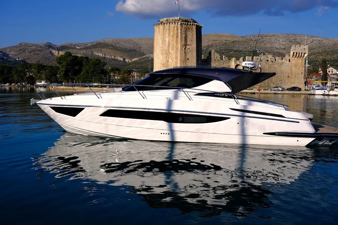 Photo #6 - Focus Power 36 Hard Top (Focus 36) in Trogir - 61340