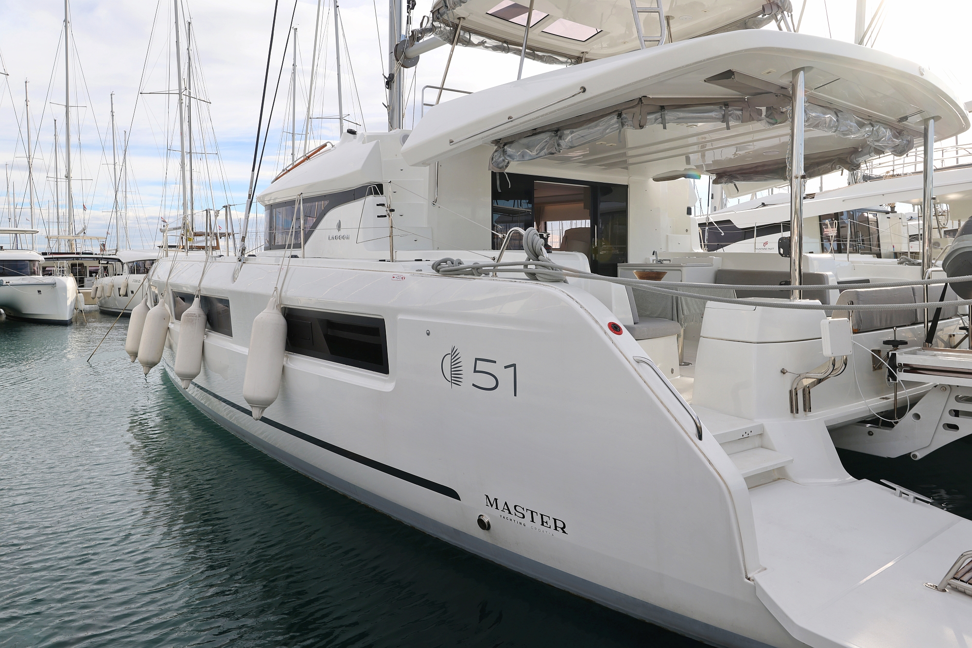 Lagoon 51 - 6 + 2 cab. — photo 12