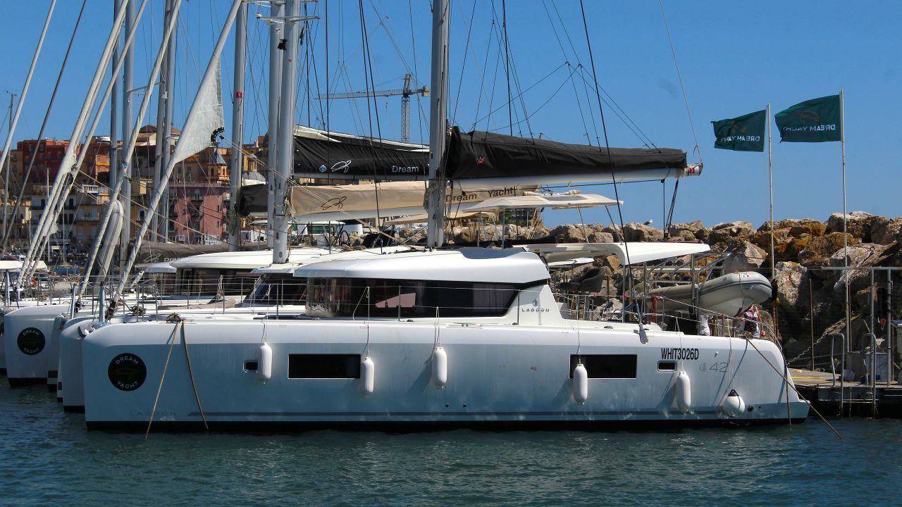 Lagoon 42 - 4 + 2 cab. — photo 5