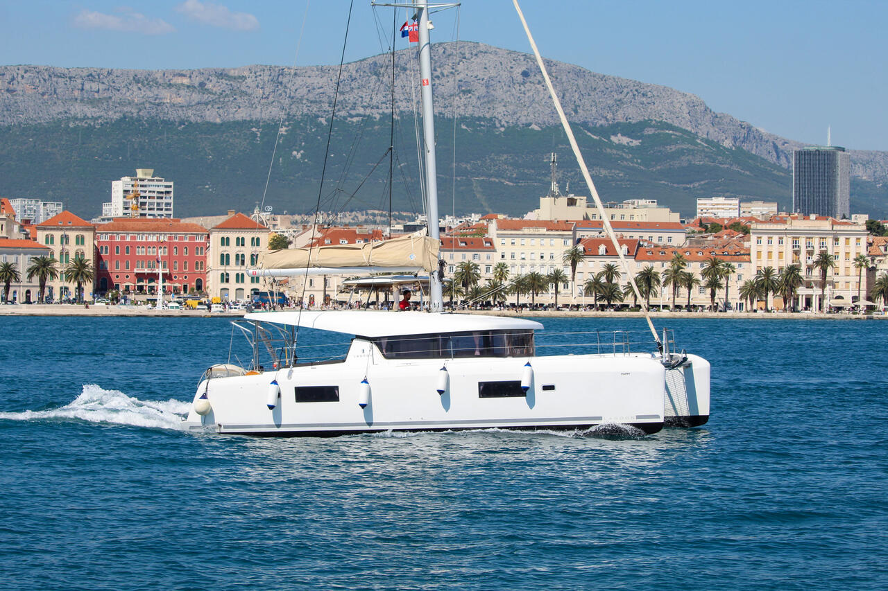 Photo #5 - Lagoon 42 - 4 + 2 cab. (Poppy) in Split - 61459