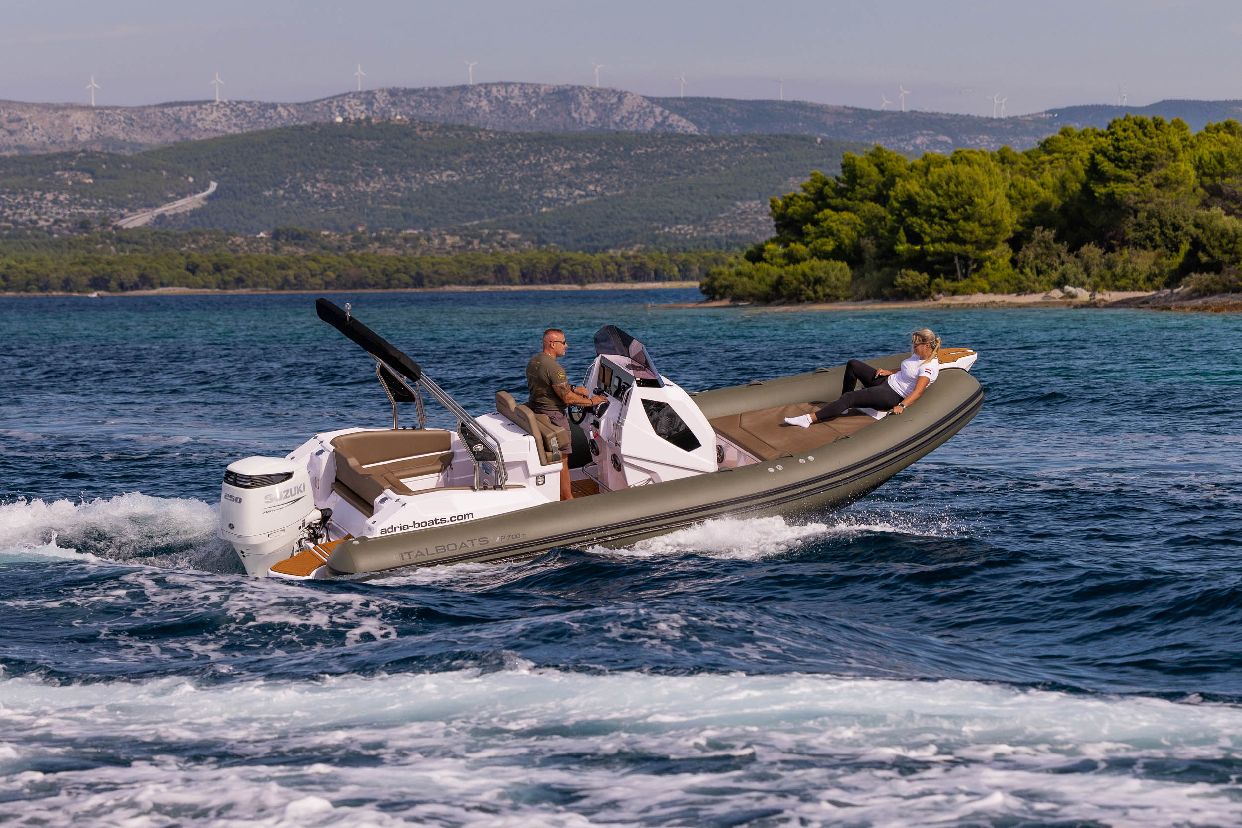 Predator 700 T — photo 1