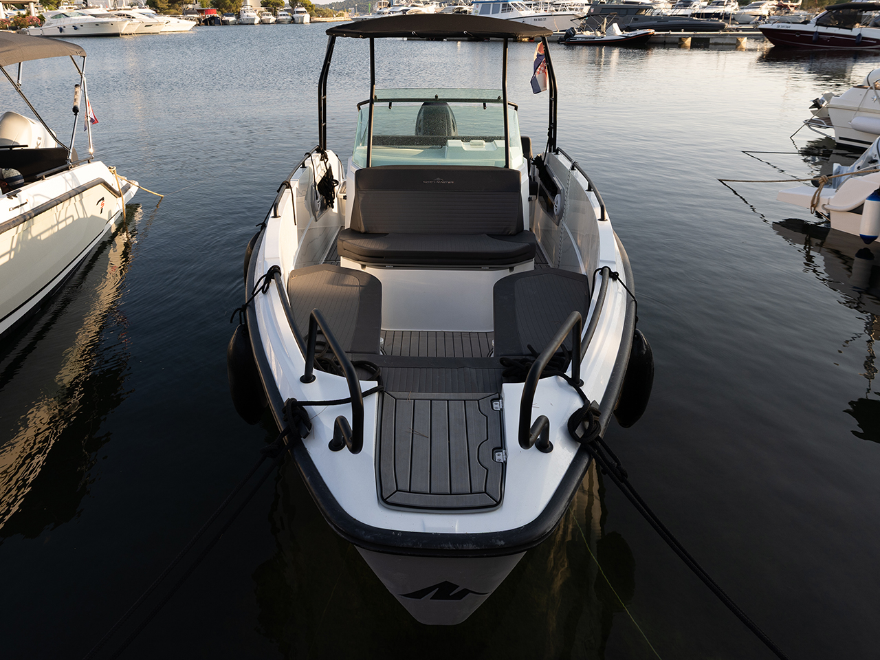 Photo #7 - Northmaster 645 Open (NN2) in Resort Solaris - 61711