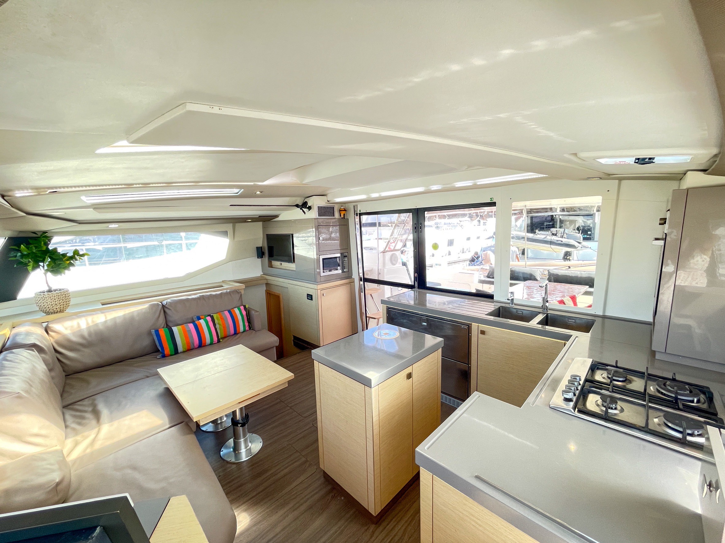 Fountaine Pajot Saona 47 Quintet - 5 + 1 cab. — photo 8