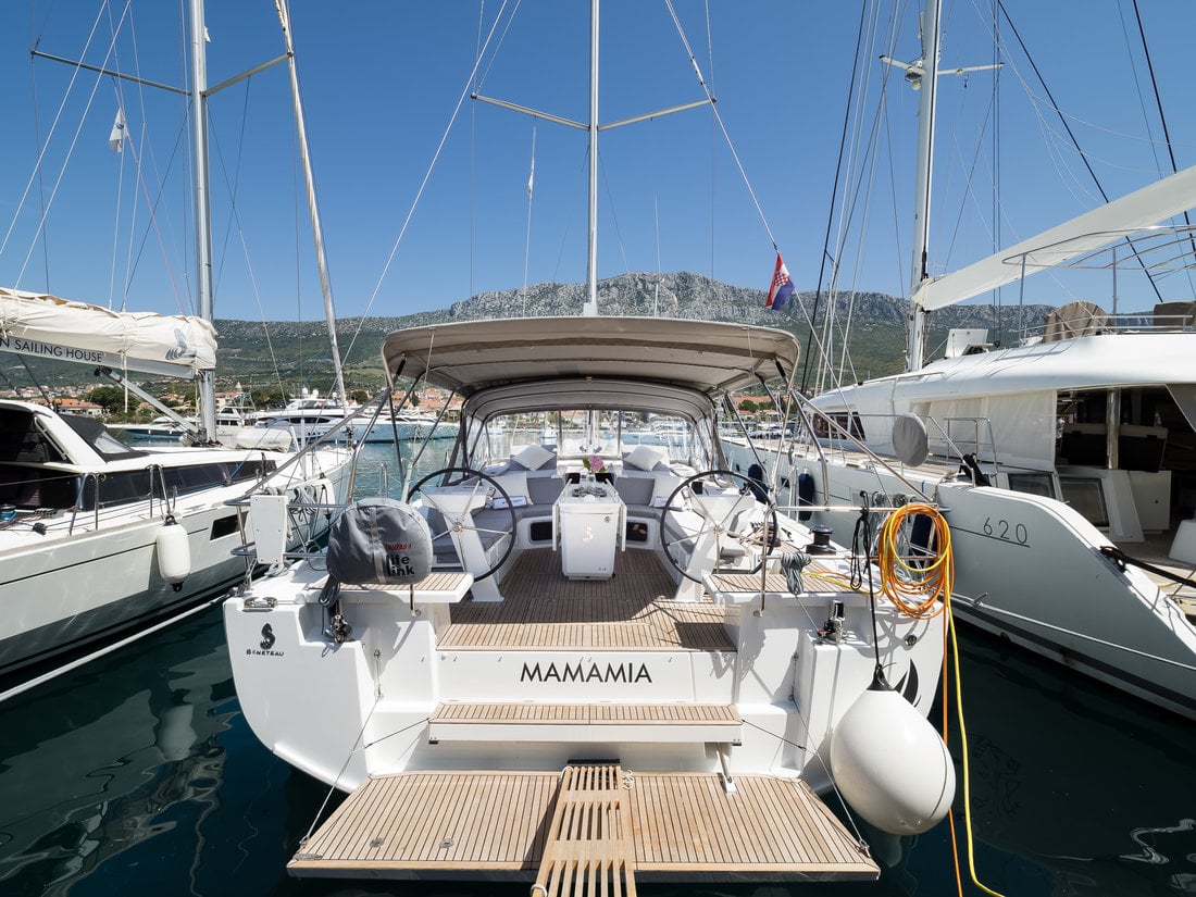 Photo #1 - Oceanis 51.1 OW - 3 + 1 cab. (Mamamia) in Kastela - 43996