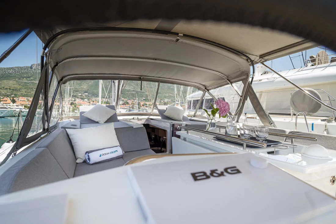 Oceanis 51.1 OW - 3 + 1 cab. (Mamamia)  - 6