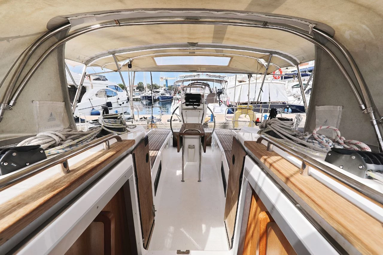 Bavaria Cruiser 36 (Petra M)  - 12
