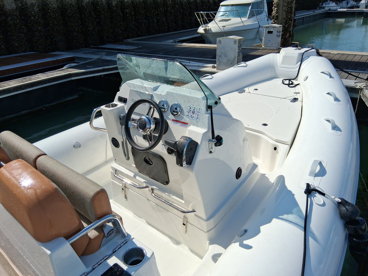Photo #101 - ZODIAC MEDLINE 7.50 (WHITE PEARL) in Ajaccio - 61009