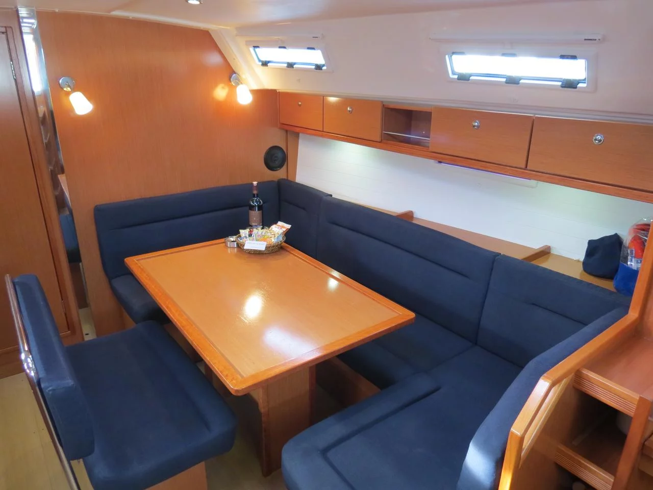 Bavaria Cruiser 40 (Vega)  - 4