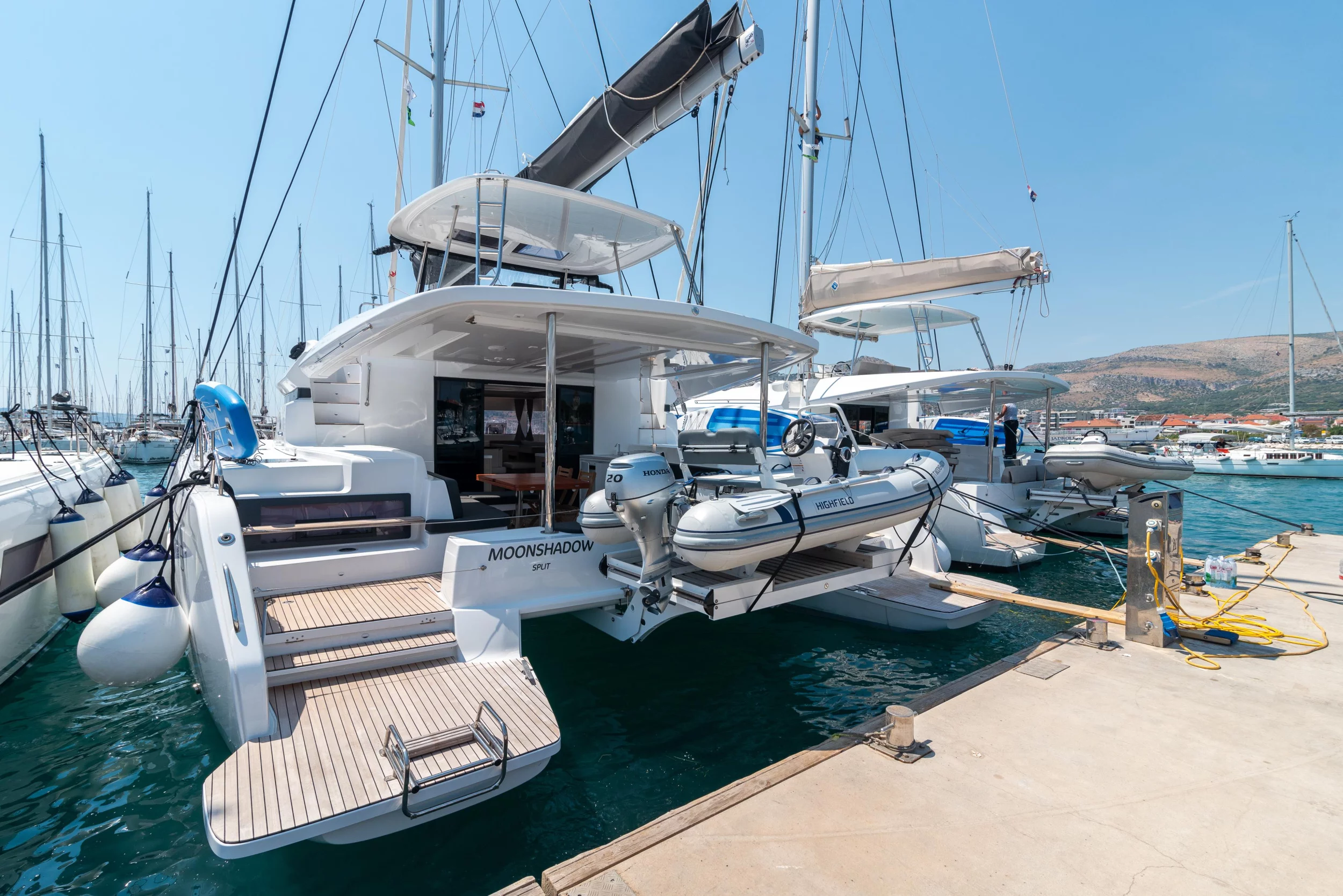 Lagoon 51 - 6 + 2 cab. (Moonshadow)  - 18
