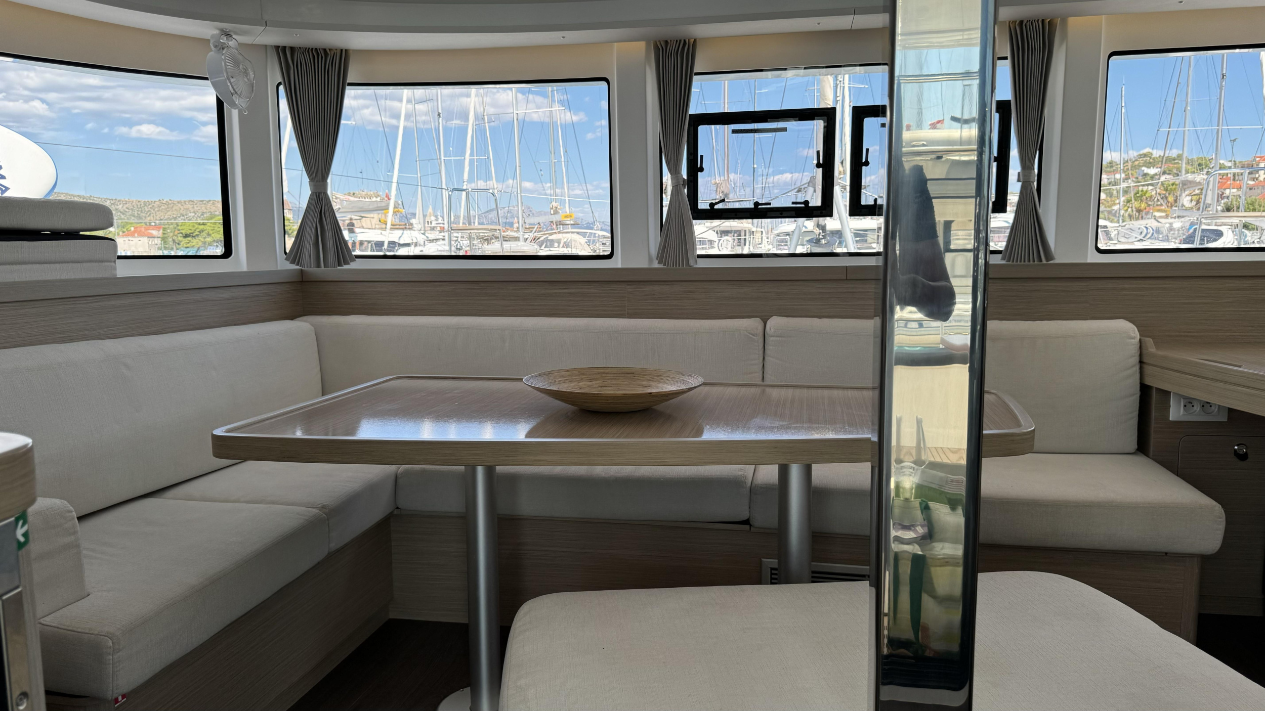 Photo #6 - Lagoon 42 - 4 + 2 cab. (Skylight) in Trogir - 62104