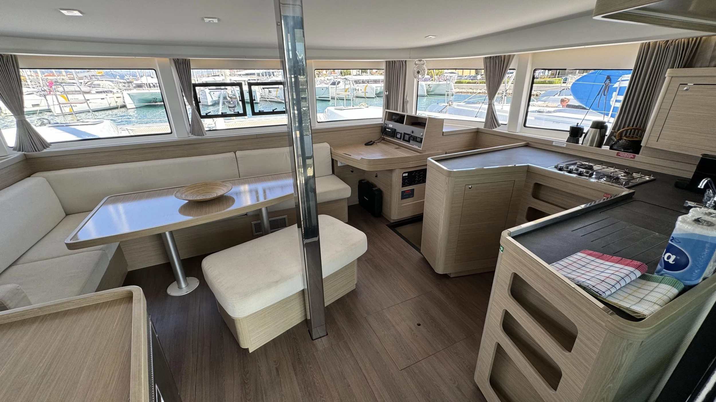 Lagoon 42 - 4 + 2 cab. (Skylight)  - 9