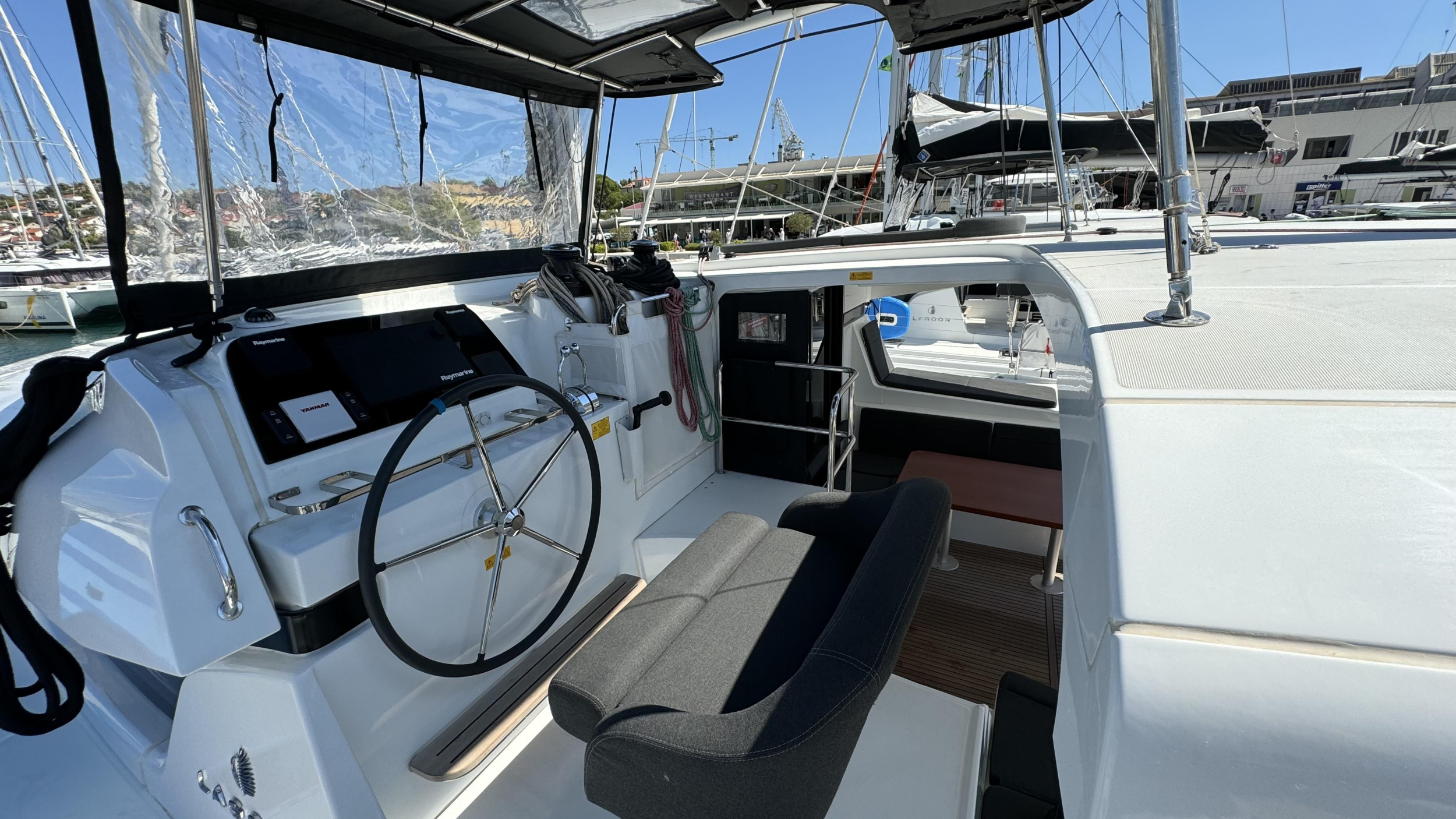 Photo #12 - Lagoon 42 - 4 + 2 cab. (Skylight) in Trogir - 62104