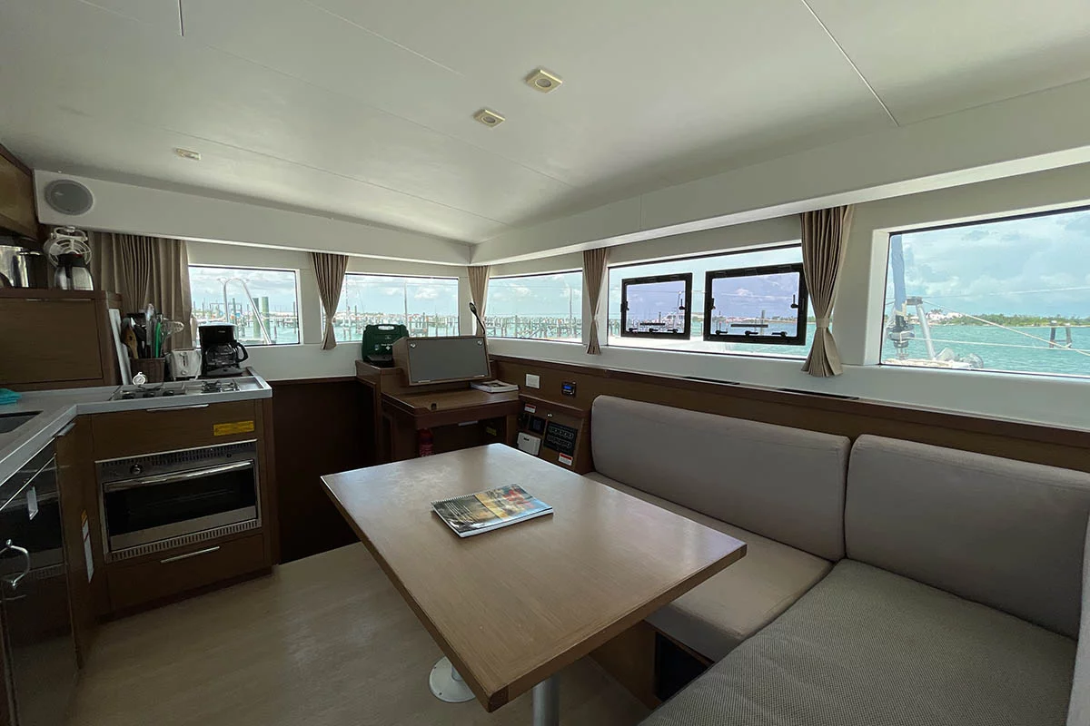 Lagoon 40 - 4 + 2 cab (Queen Marry II)  - 35
