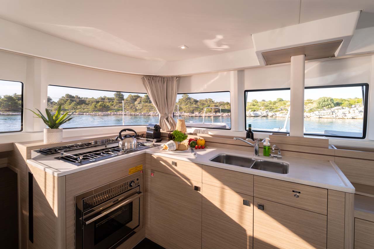 Lagoon 43 - 4 + 2 cab. — photo 18