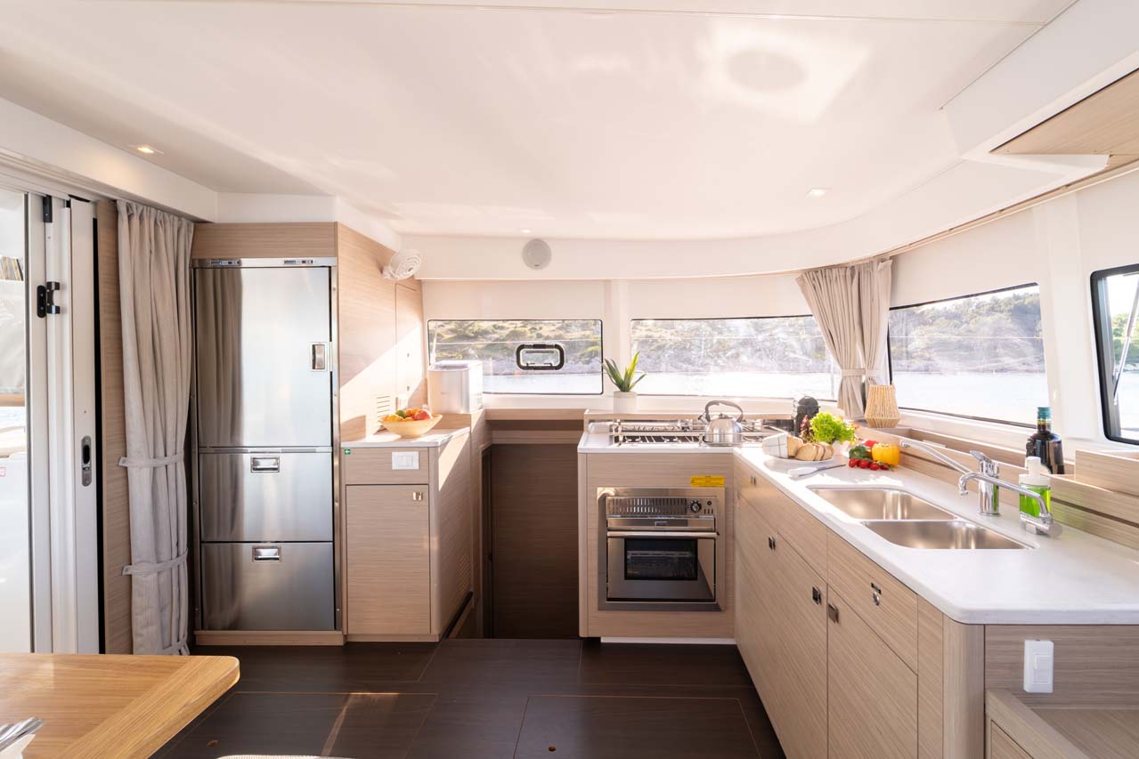 Lagoon 43 - 4 + 2 cab. — photo 19