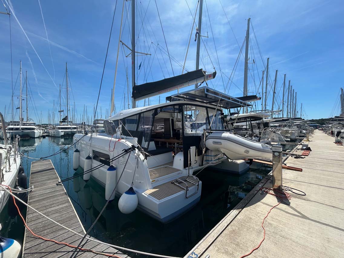 Lagoon 38 - 4 + 2 cab. — photo 14