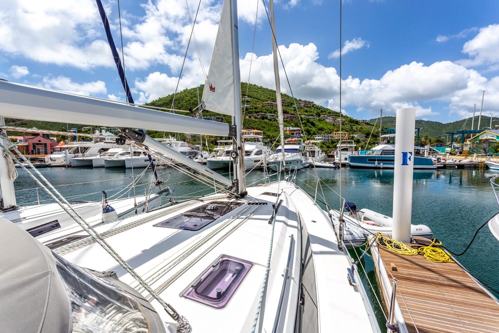 Photo #5 - Bavaria Cruiser 41 - 2 cab. (Patches) in Blaue Lagune - 63161