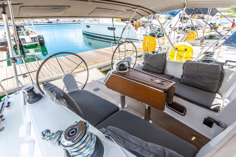 Photo #6 - Bavaria Cruiser 41 - 2 cab. (Patches) in Blaue Lagune - 63161