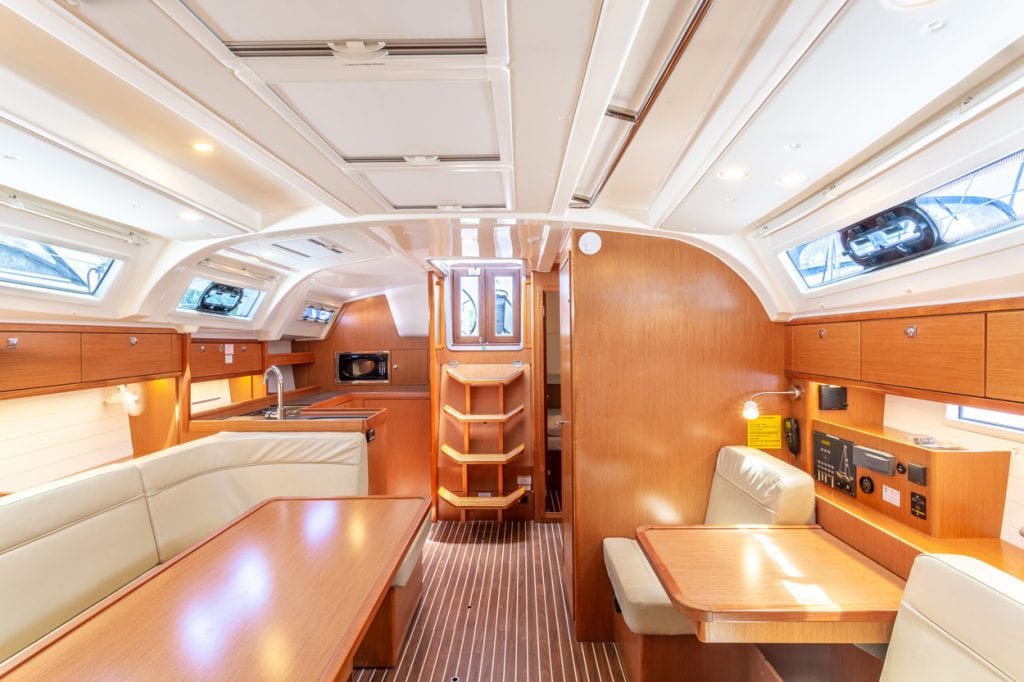 Photo #11 - Bavaria Cruiser 41 - 2 cab. (Patches) in Blaue Lagune - 63161