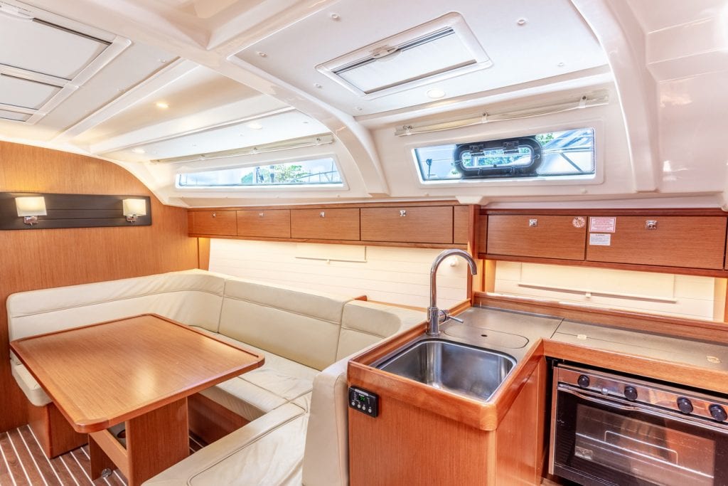 Photo #15 - Bavaria Cruiser 41 - 2 cab. (Patches) in Blaue Lagune - 63161