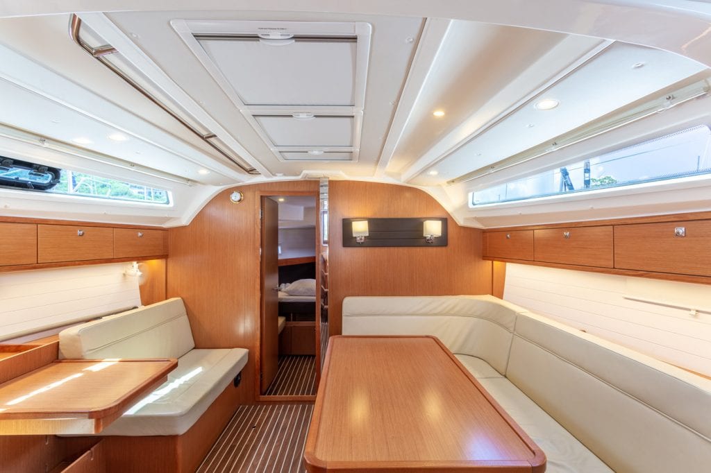 Photo #16 - Bavaria Cruiser 41 - 2 cab. (Patches) in Blaue Lagune - 63161