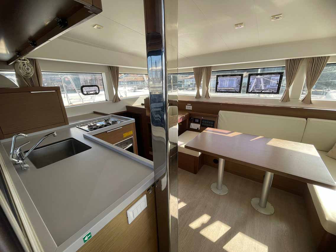 Lagoon 40 - 4 + 1 cab. — photo 9