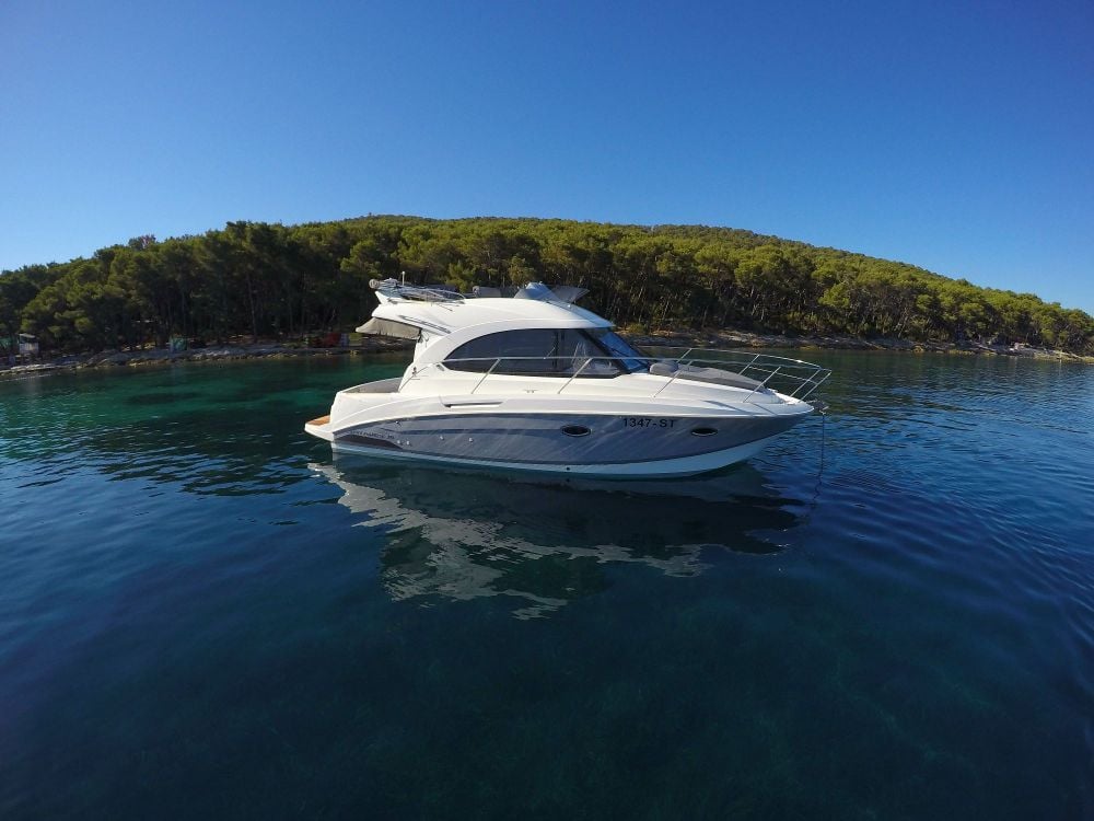 Photo #1 - Antares 30 (Lumar) in Split - 44099