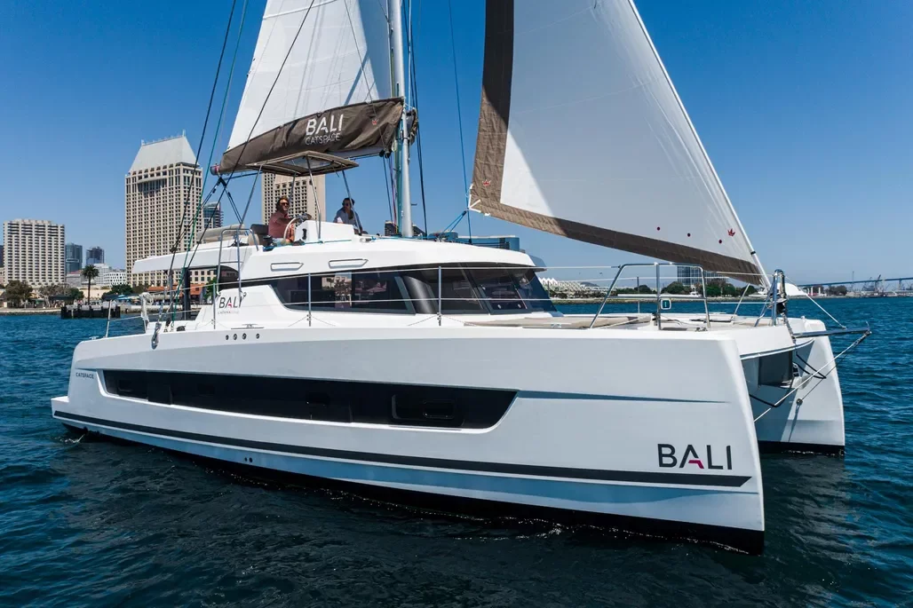 Bali 4.4 - 3 + 1 cab. (Relentless)  - 2