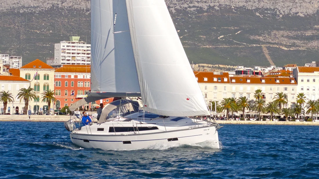Bavaria Cruiser 37 - 3 cab. (Lirica)  - 2