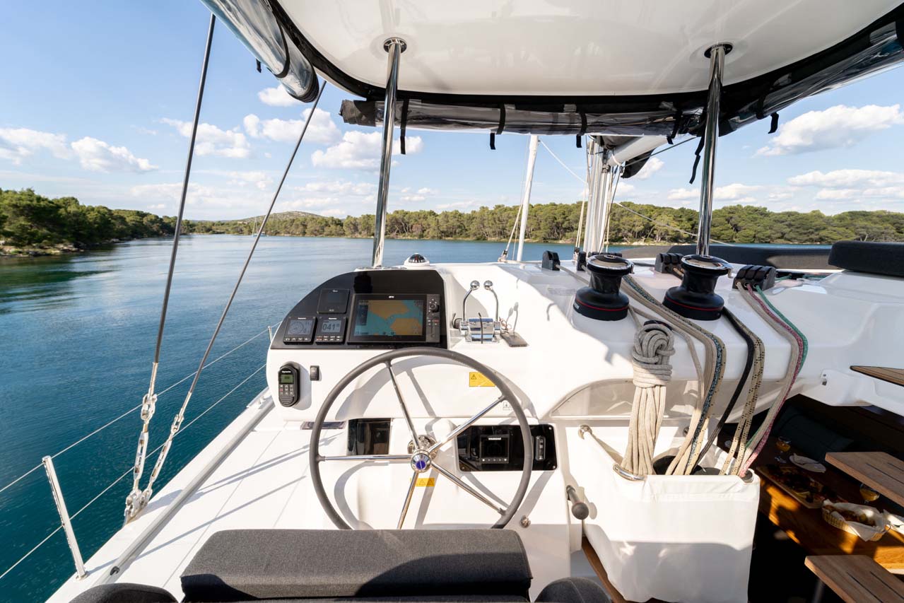 Lagoon 43 - 3 + 2 cab. — photo 9