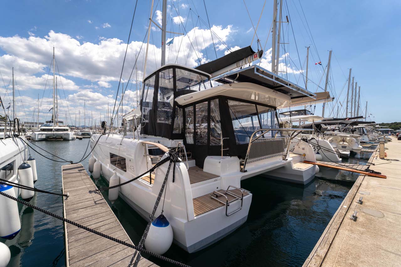 Lagoon 43 - 3 + 2 cab. — photo 12