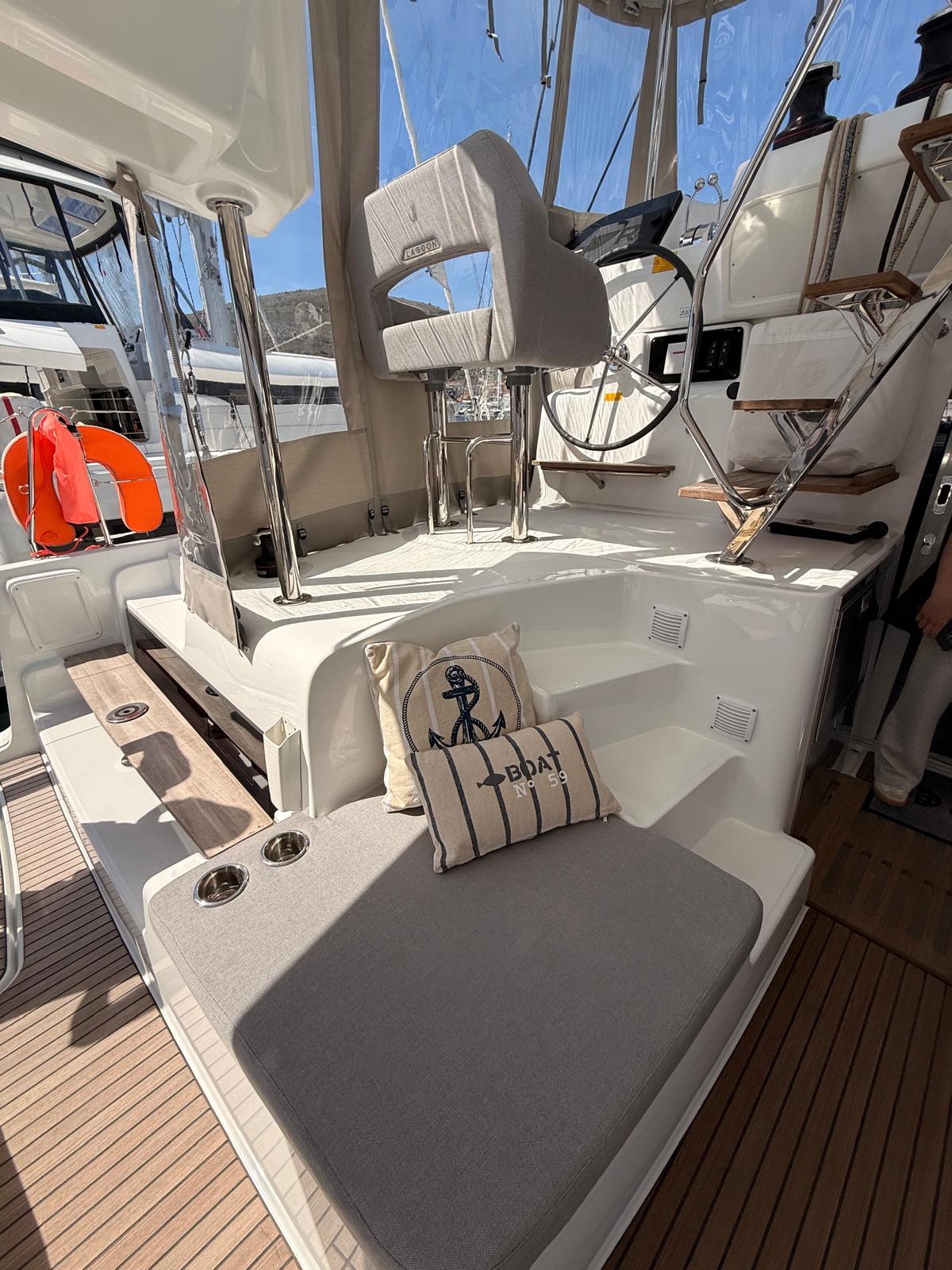 Lagoon 43 - 4 + 1 cab. — photo 9