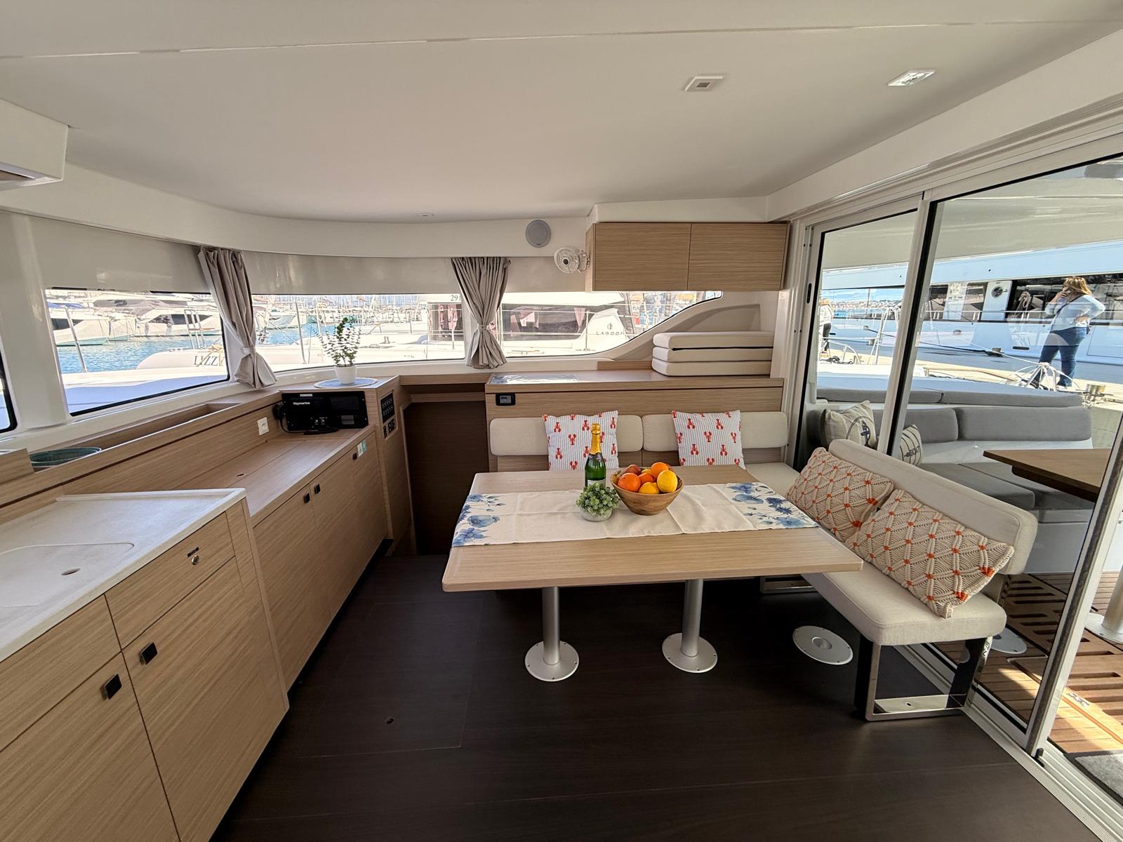 Lagoon 43 - 4 + 1 cab. — photo 13