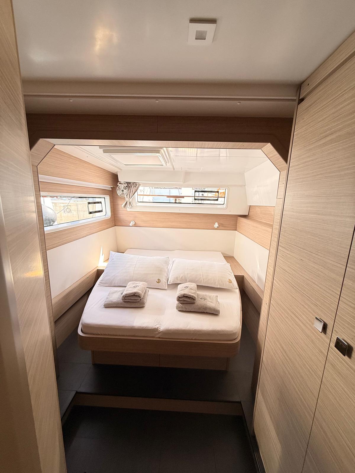 Lagoon 43 - 4 + 1 cab. — photo 15