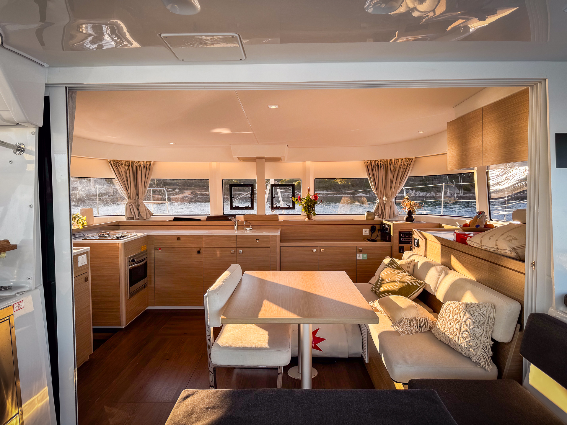 Lagoon 43 - 4 + 1 cab. — photo 10