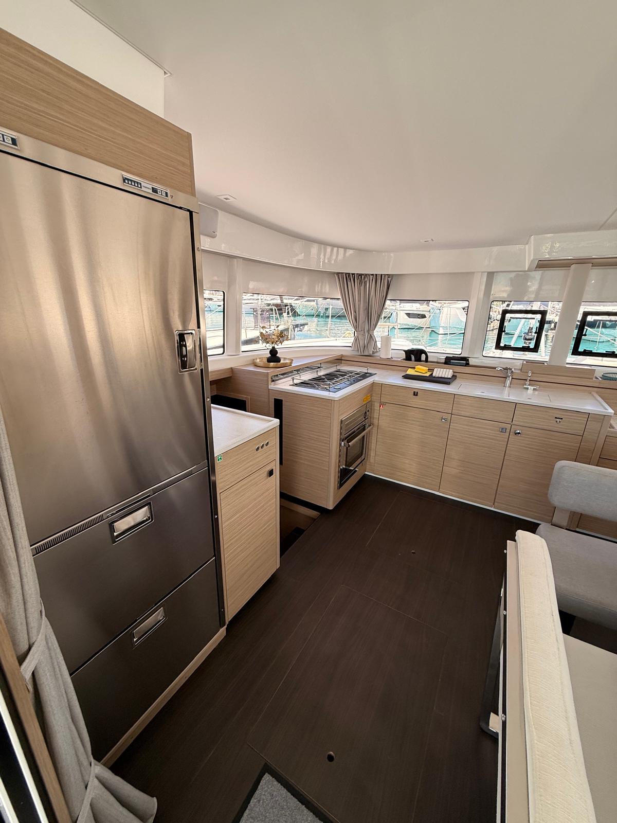 Lagoon 43 - 4 + 1 cab. — photo 11