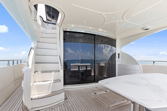 Marquis 720 Flybridge — photo 9