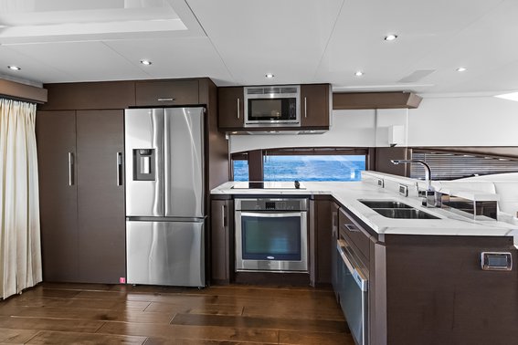 Marquis 720 Flybridge — photo 12