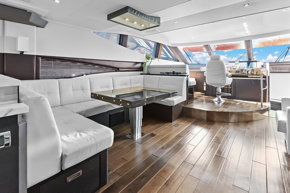 Marquis 720 Flybridge — photo 14